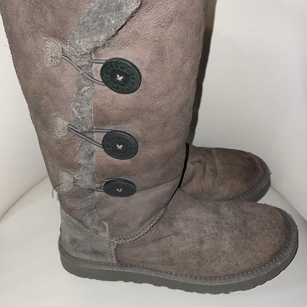 UGG BAILEY BUTTON TRIPLET II BOOT SIZE WOMENS 8 - image 2
